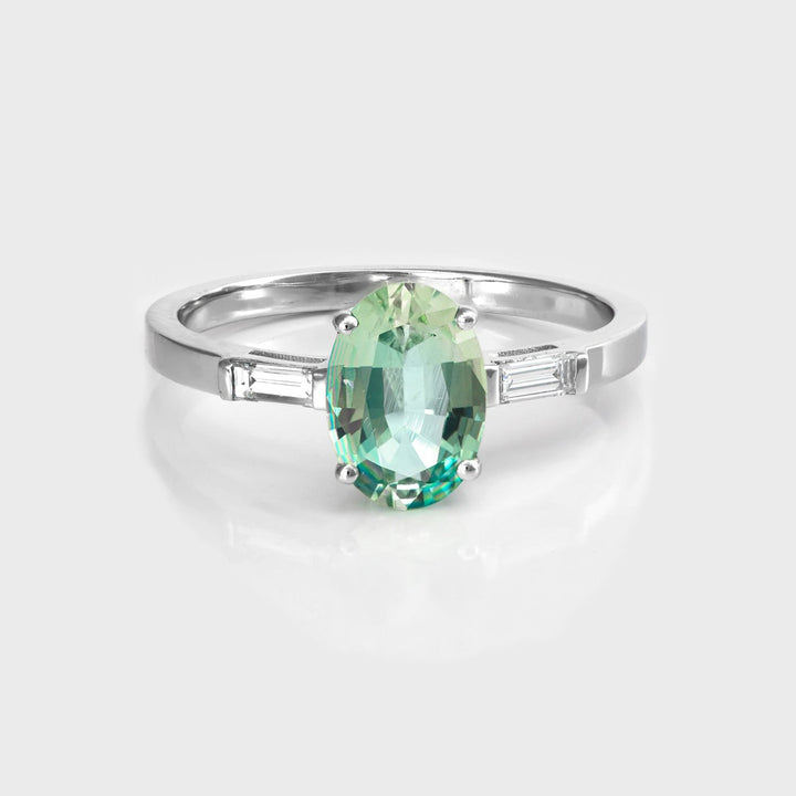 Green Aquamarine &amp; 2 baguette diamonds ring