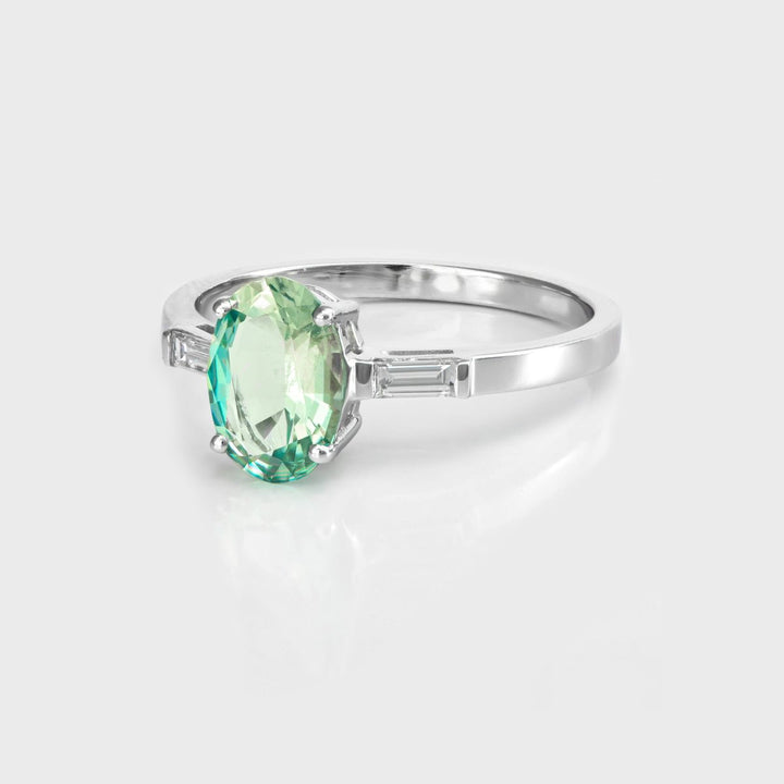 Green Aquamarine &amp; 2 baguette diamonds ring
