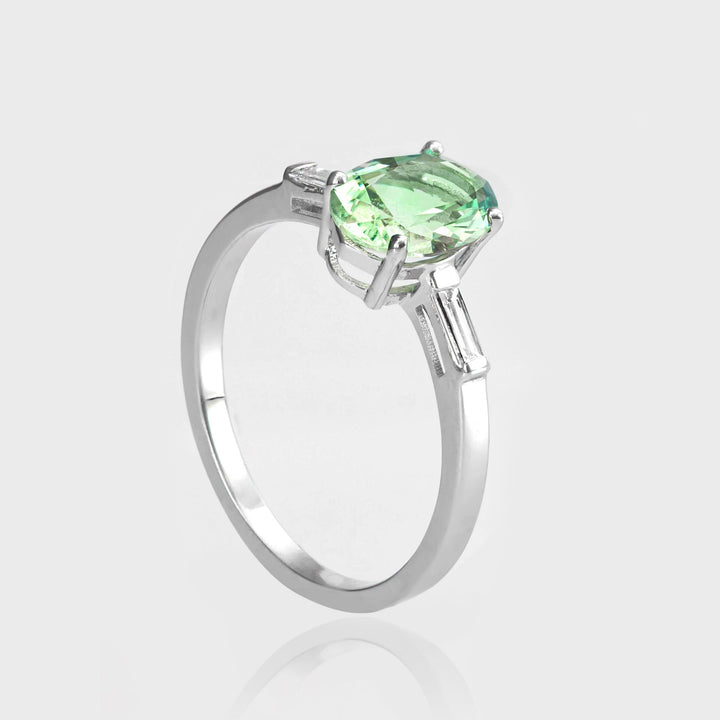 Green Aquamarine &amp; 2 baguette diamonds ring