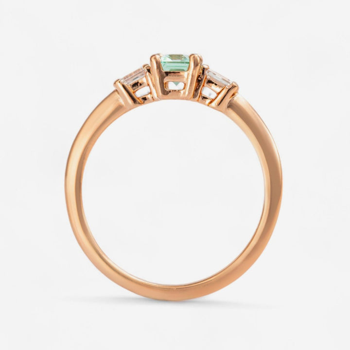 Green Aquamarine &amp; diamonds 3 stones ring