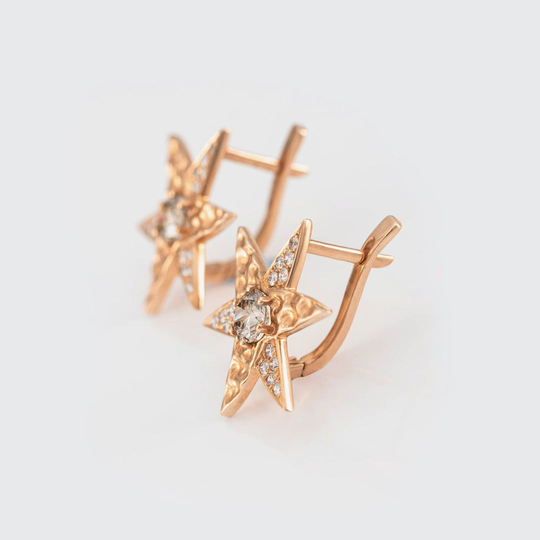 LIGHT BROWN center diamonds star flower earrings