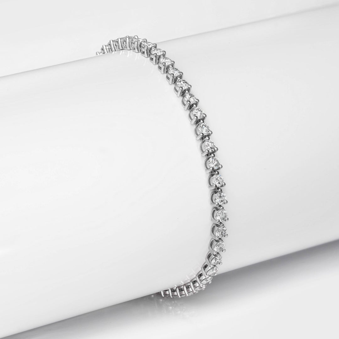 4.5ct diamonds  3 prongs setting tennis bracelet