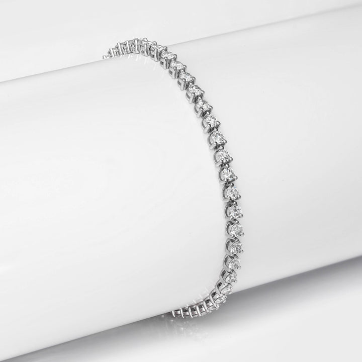 4.5ct diamonds  3 prongs setting tennis bracelet