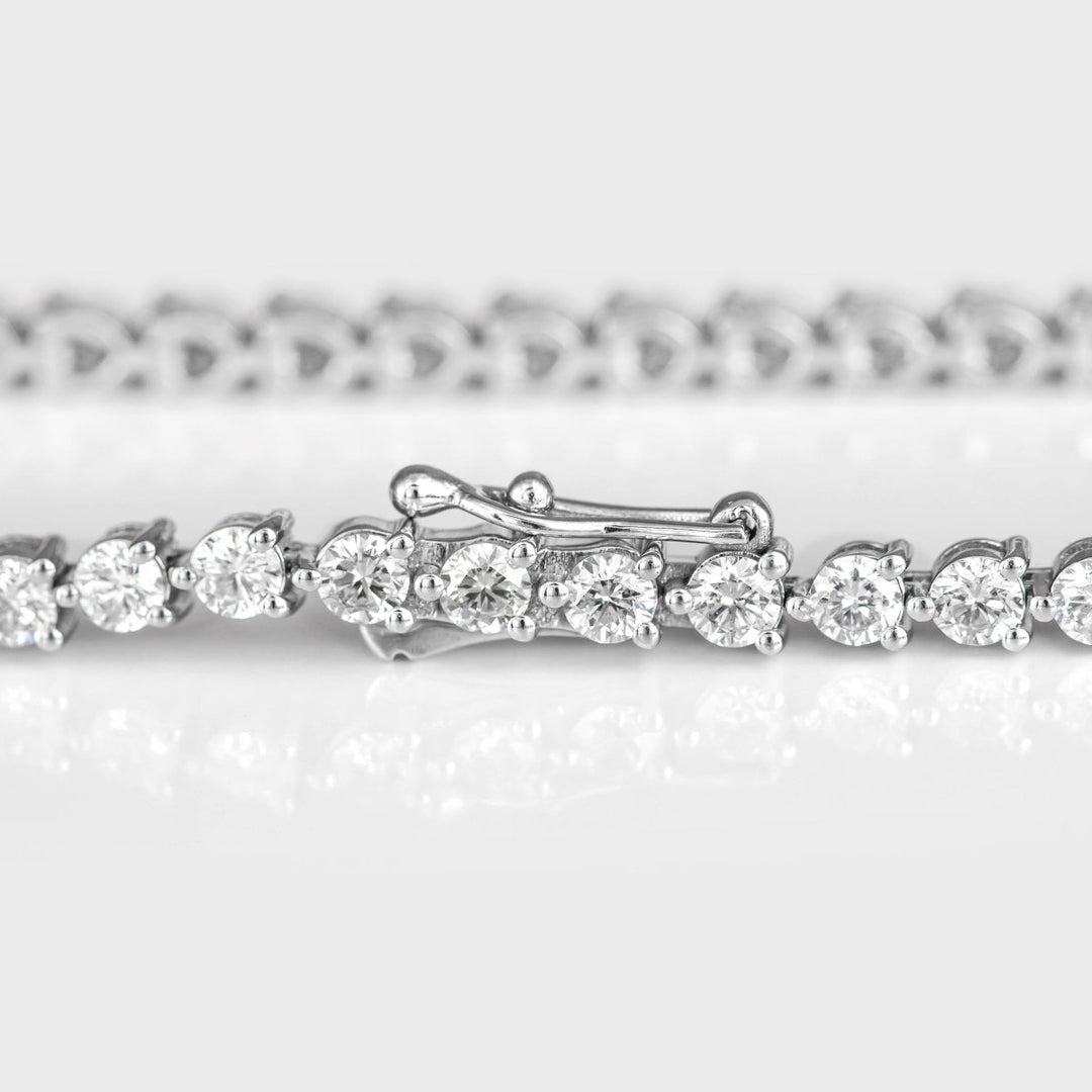 4.5ct diamonds  3 prongs setting tennis bracelet