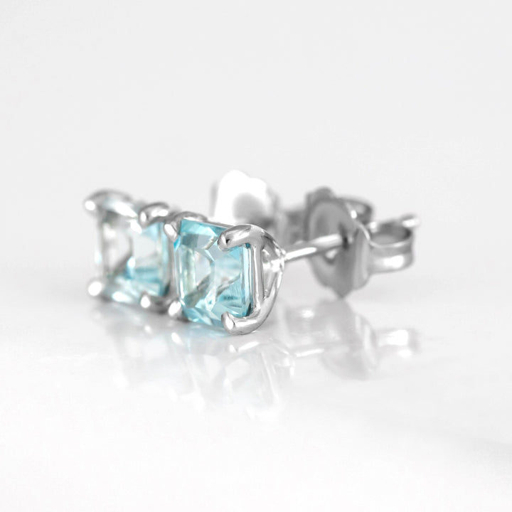 Aquamarine Stud Earrings in white gold