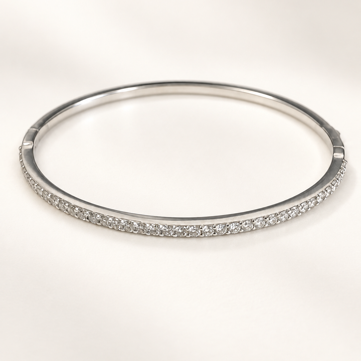 Diamond bangle bracelet in 14K white gold / צמיד בנגל יהלומים בזהב לבן 14K