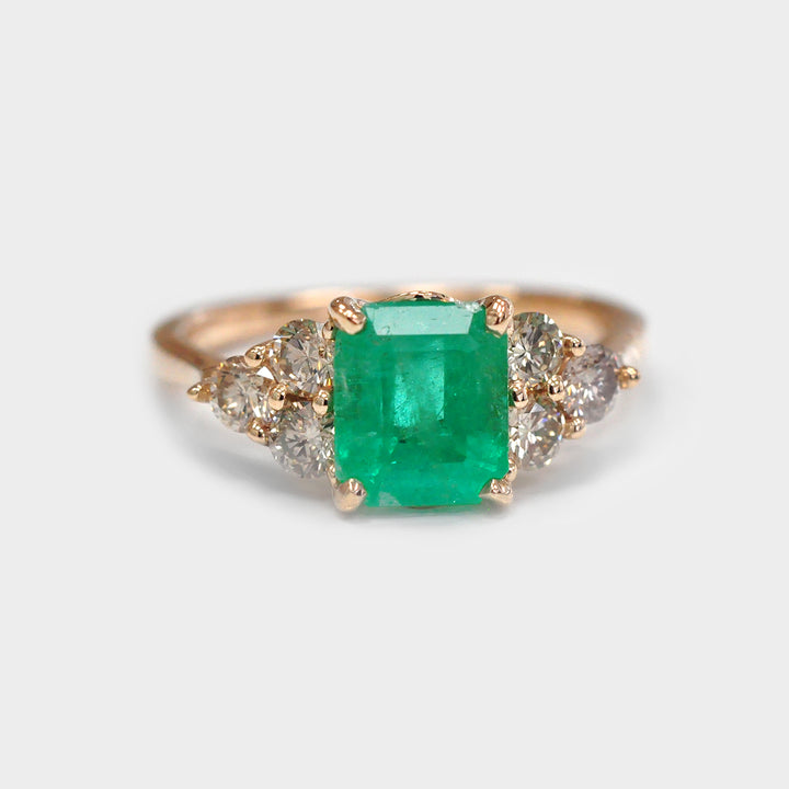 Green Emerald and Six Diamonds ring in Rose Gold