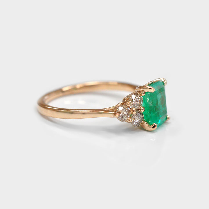 Green Emerald and Six Diamonds ring in Rose Gold