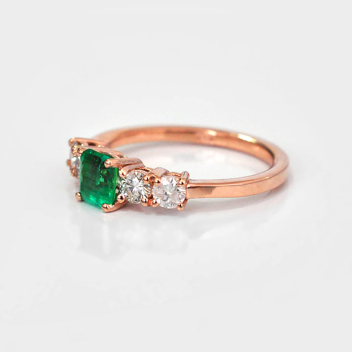 Green Emerald and Four Side Diamonds Ring in Rose Gold