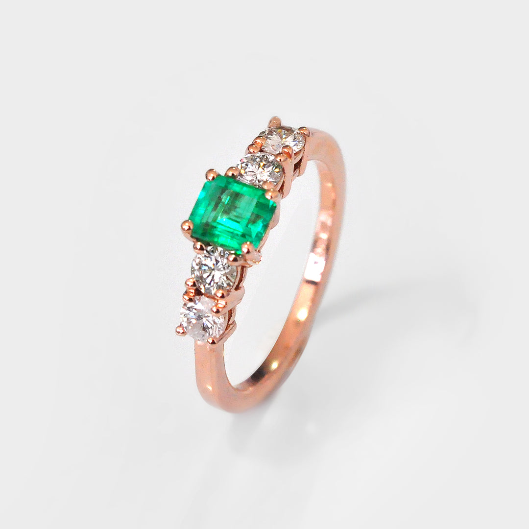 Green Emerald and Four Side Diamonds Ring in Rose Gold