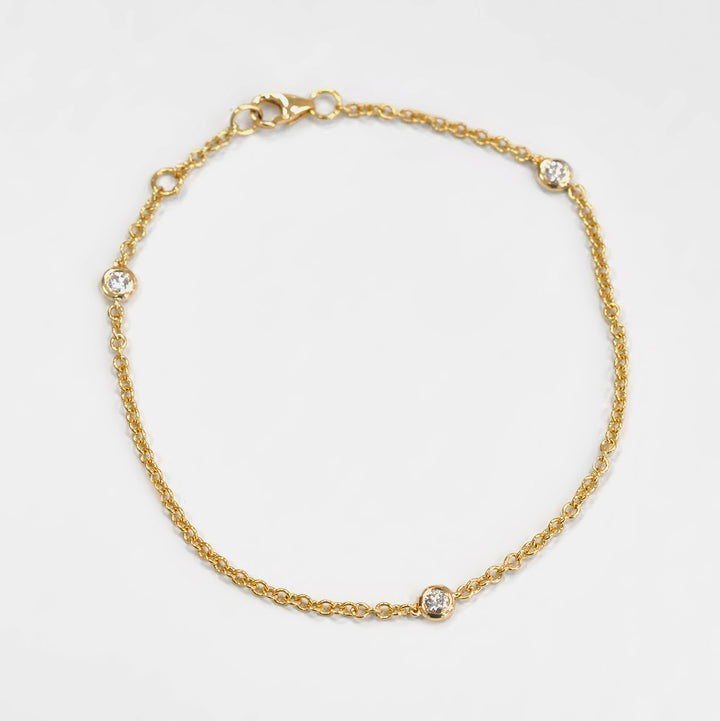 Delicate Bracelet Chain with 3 Diamonds in Yellow Gold