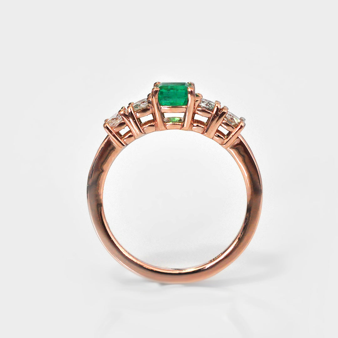 Green Emerald and Four Side Diamonds Ring in Rose Gold