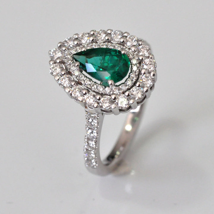 18k White Gold Pear shape Emerald &amp; Diamonds double Halo Ring
