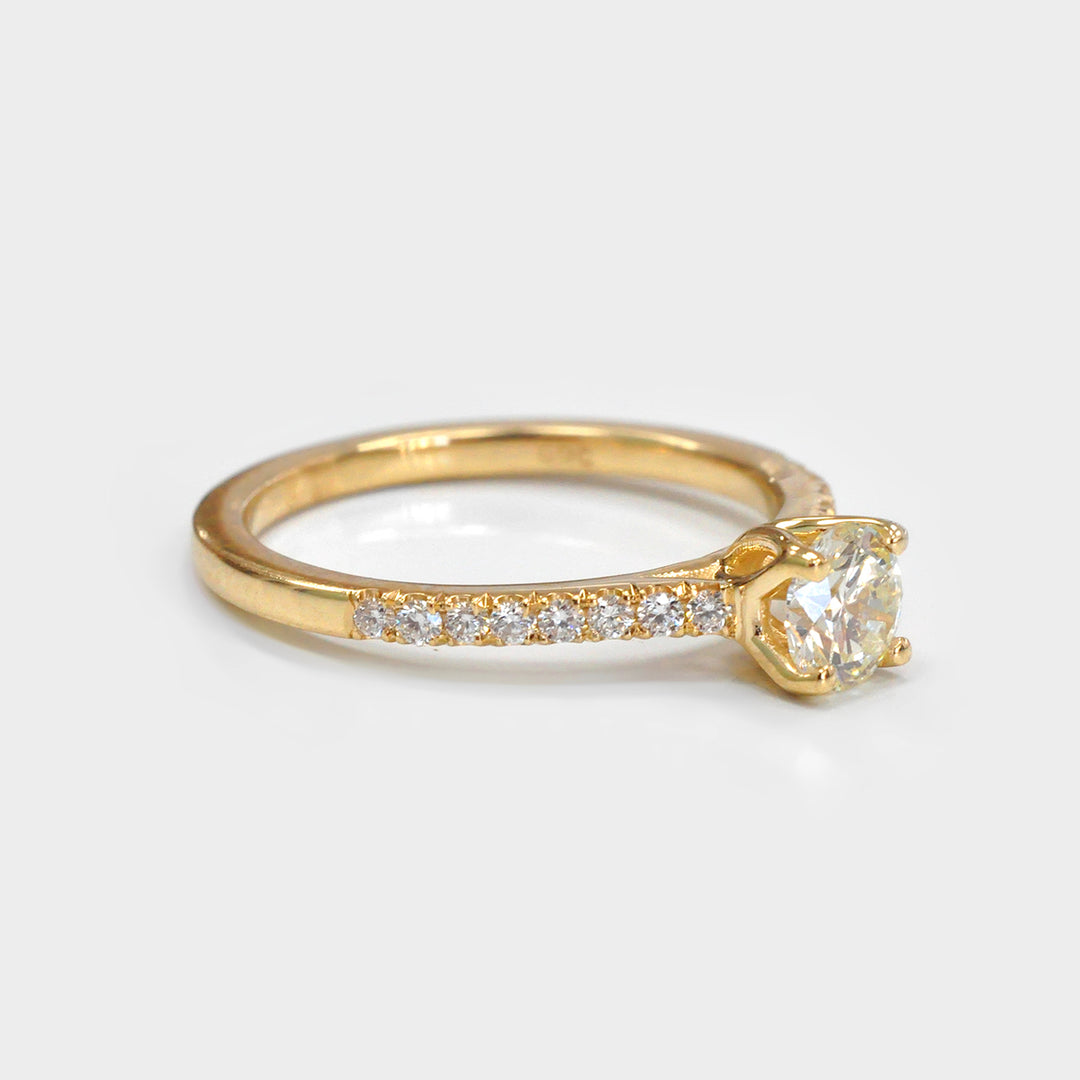 White Round diamond Engagement Ring in Yellow Gold