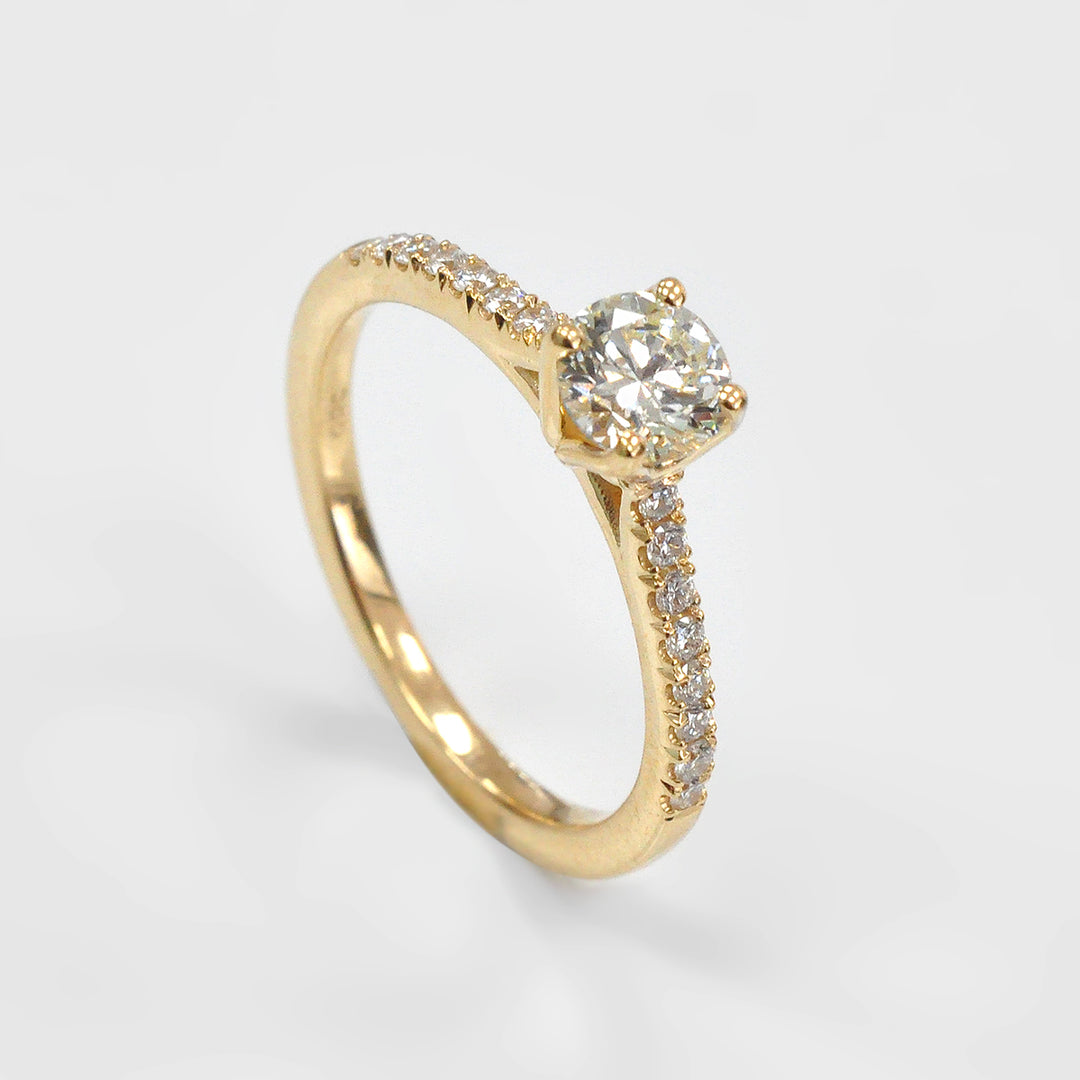 White Round diamond Engagement Ring in Yellow Gold