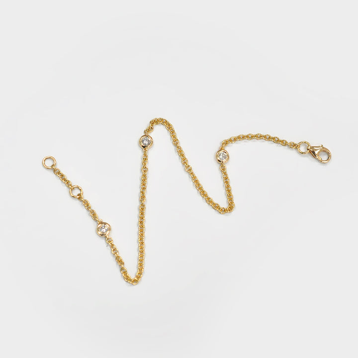 Delicate Bracelet Chain with 3 Diamonds in Yellow Gold