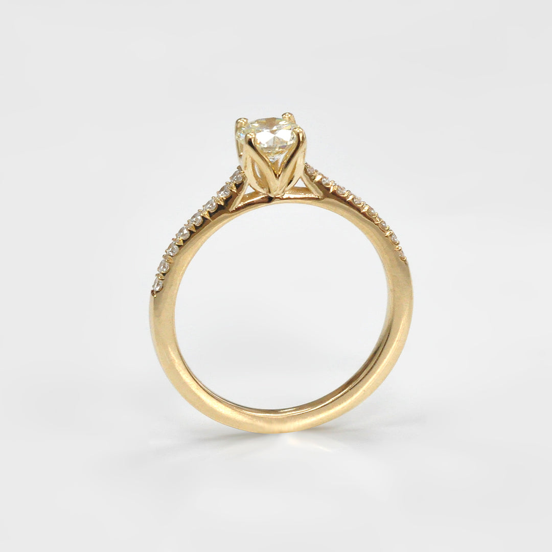 White Round diamond Engagement Ring in Yellow Gold