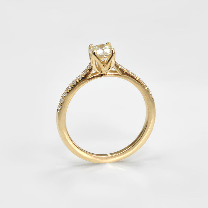 White Round diamond Engagement Ring in Yellow Gold