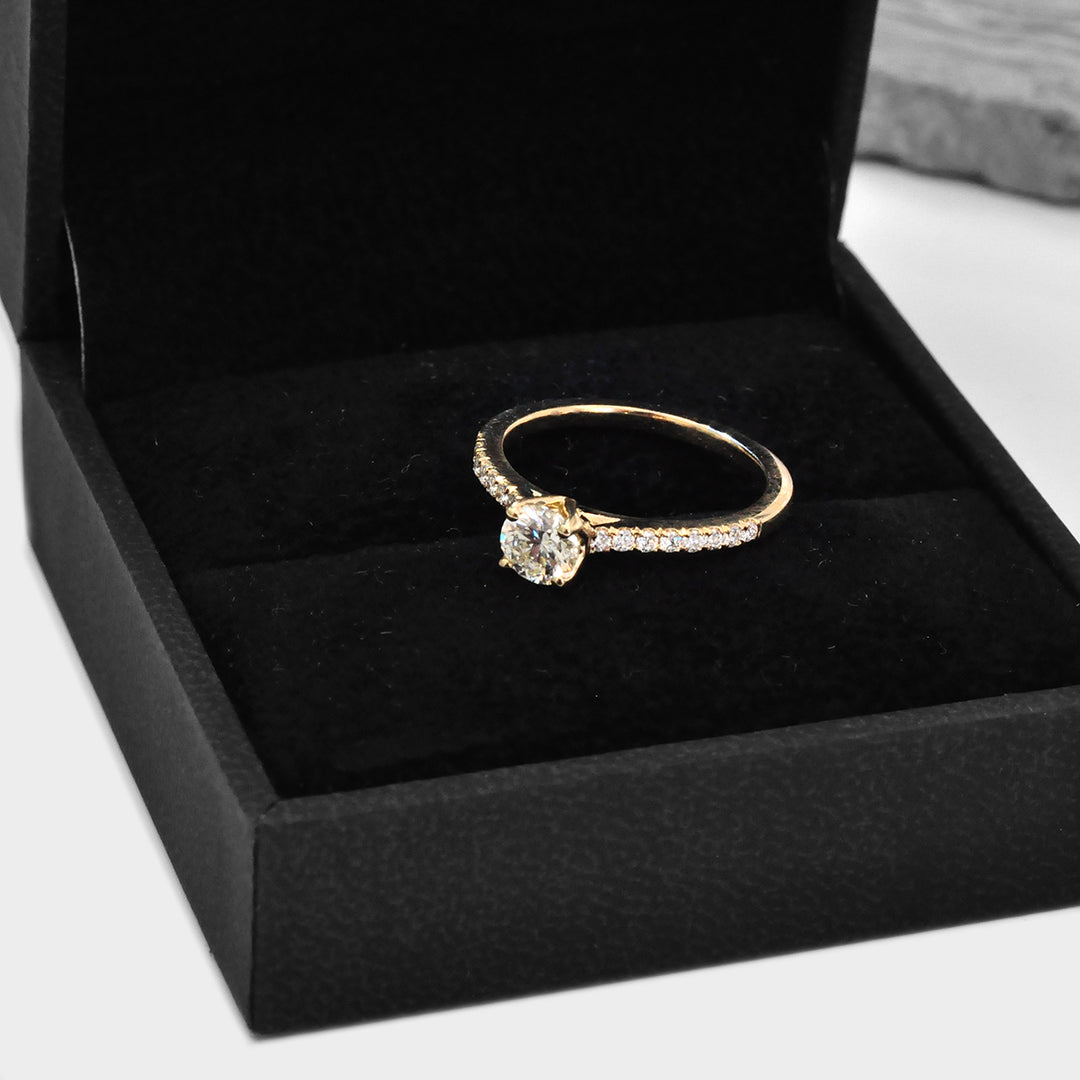 White Round diamond Engagement Ring in Yellow Gold