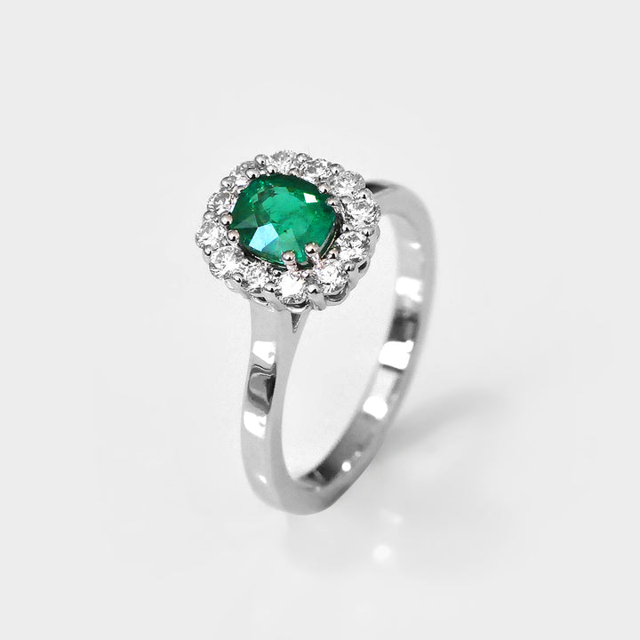 18k White Gold Cushion cut Emerald and Halo Diamonds Ring