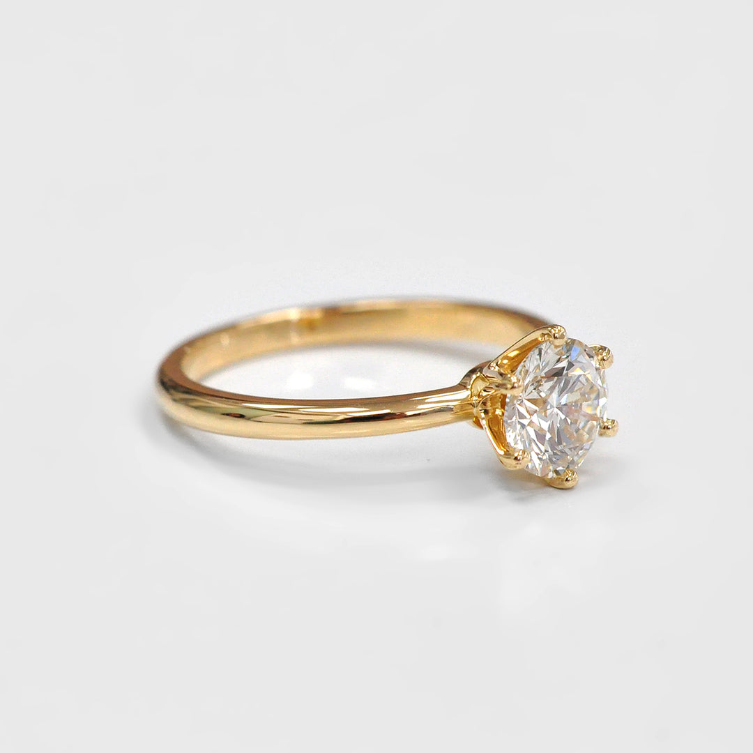 classic 6 prongs Solitaire Engagement Diamond Ring