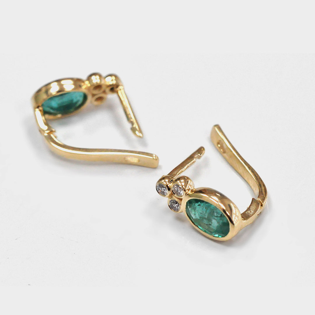 Natural Oval Emerald and Diamonds Earrings
