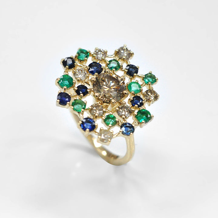 Round Diamonds sapphires &amp; Emeralds Yellow Gold Cluster Ring