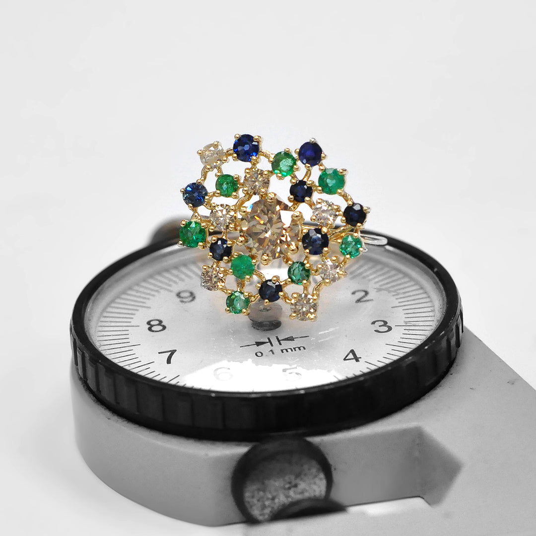 Round Diamonds sapphires &amp; Emeralds Yellow Gold Cluster Ring