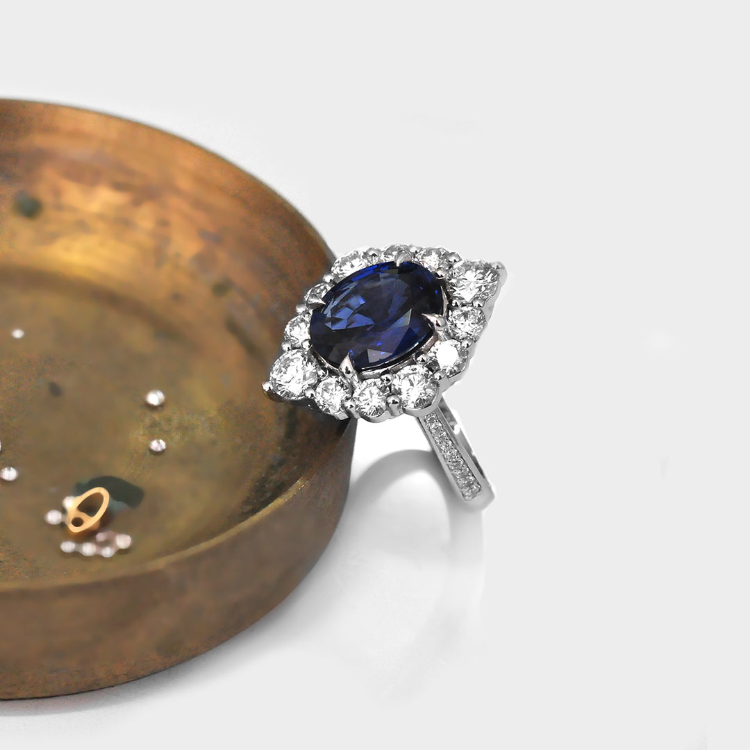 Oval Cut Blue Sapphire and white Diamonds magnificent Ring