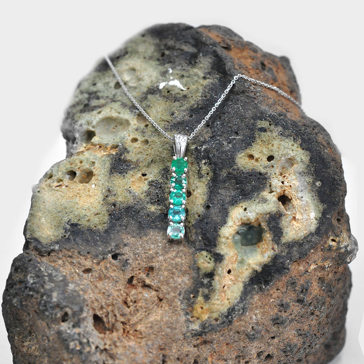 Five Emeralds line Pendant in White Gold