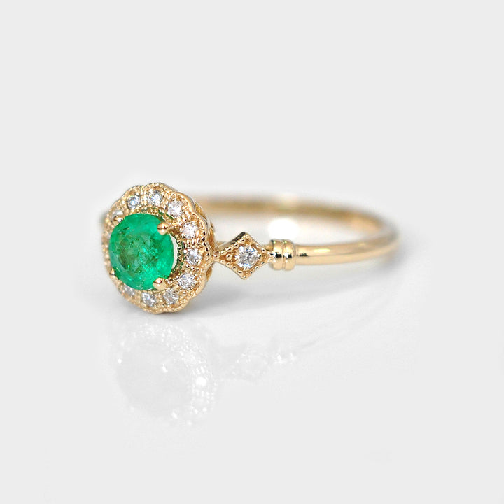 Green Round Cut Emerald and Diamonds Ring