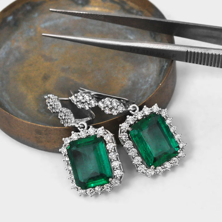 Magnificent Emerald &amp; Diamonds Earrings in White Gold
