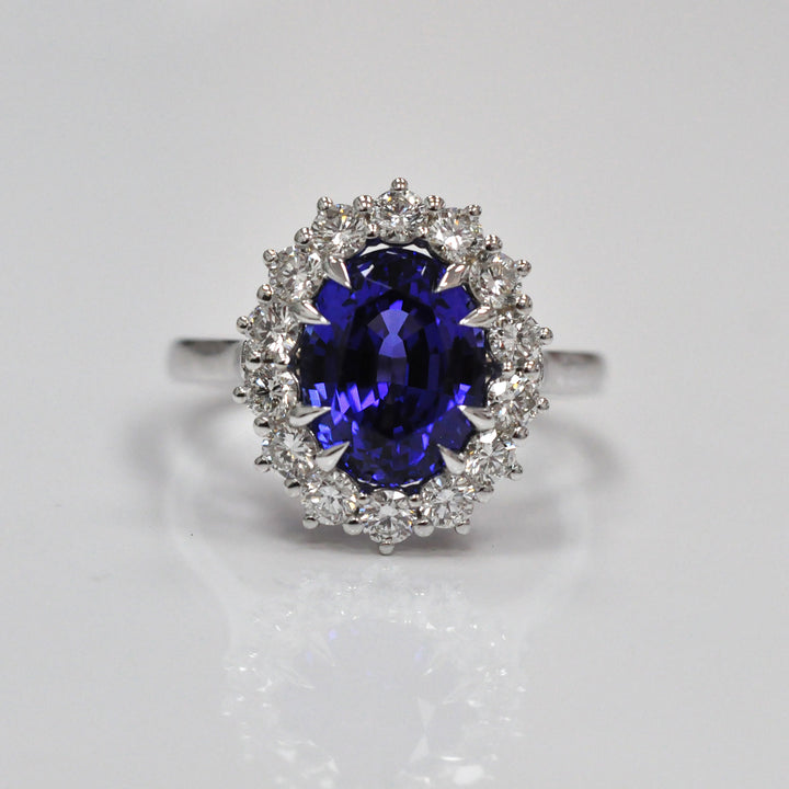 5 carat Tanzanite &amp; Diamonds White Gold ring