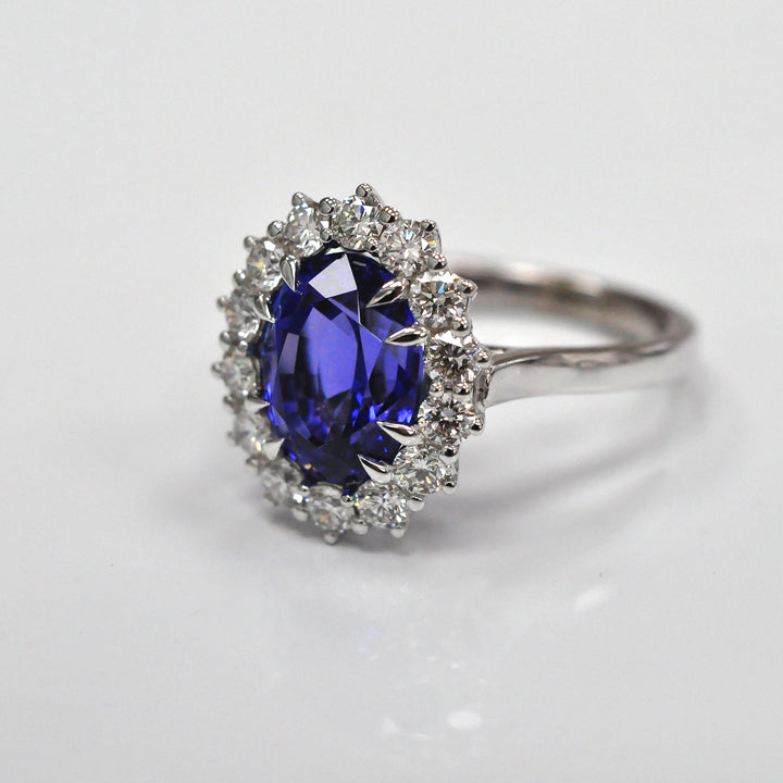 5 carat Tanzanite &amp; Diamonds White Gold ring