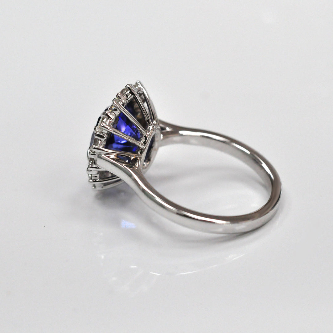5 carat Tanzanite &amp; Diamonds White Gold ring