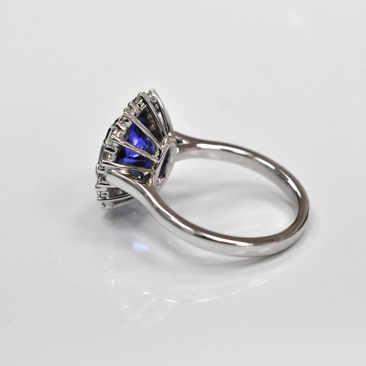 5 carat Tanzanite &amp; Diamonds White Gold ring