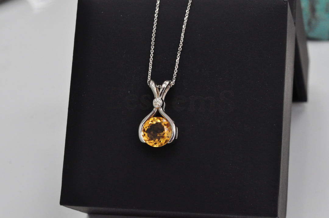 Citrine Pendant Necklace in White Gold and Diamond