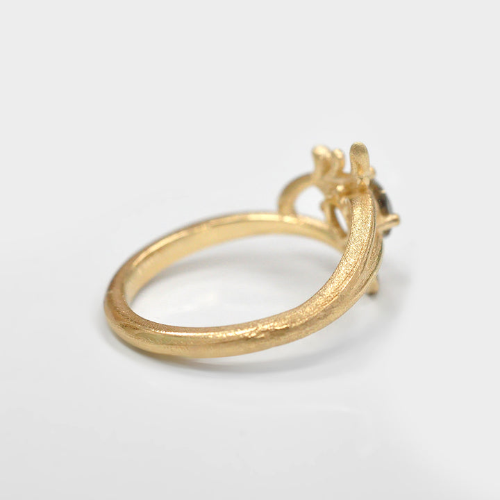 Solitaire Round Diamond Ring in Yellow Gold