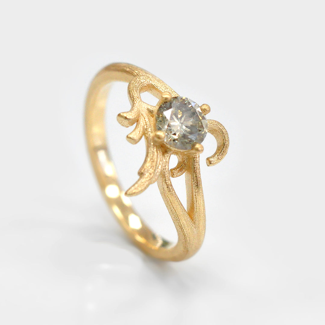 Solitaire Round Diamond Ring in Yellow Gold