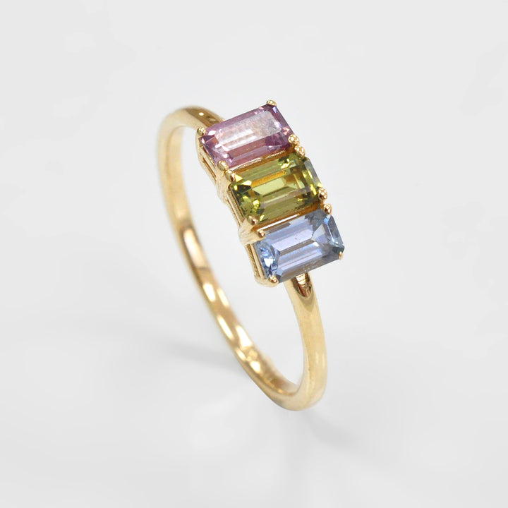 Fancy Color Sapphires 3 Stones Ring in Yellow Gold