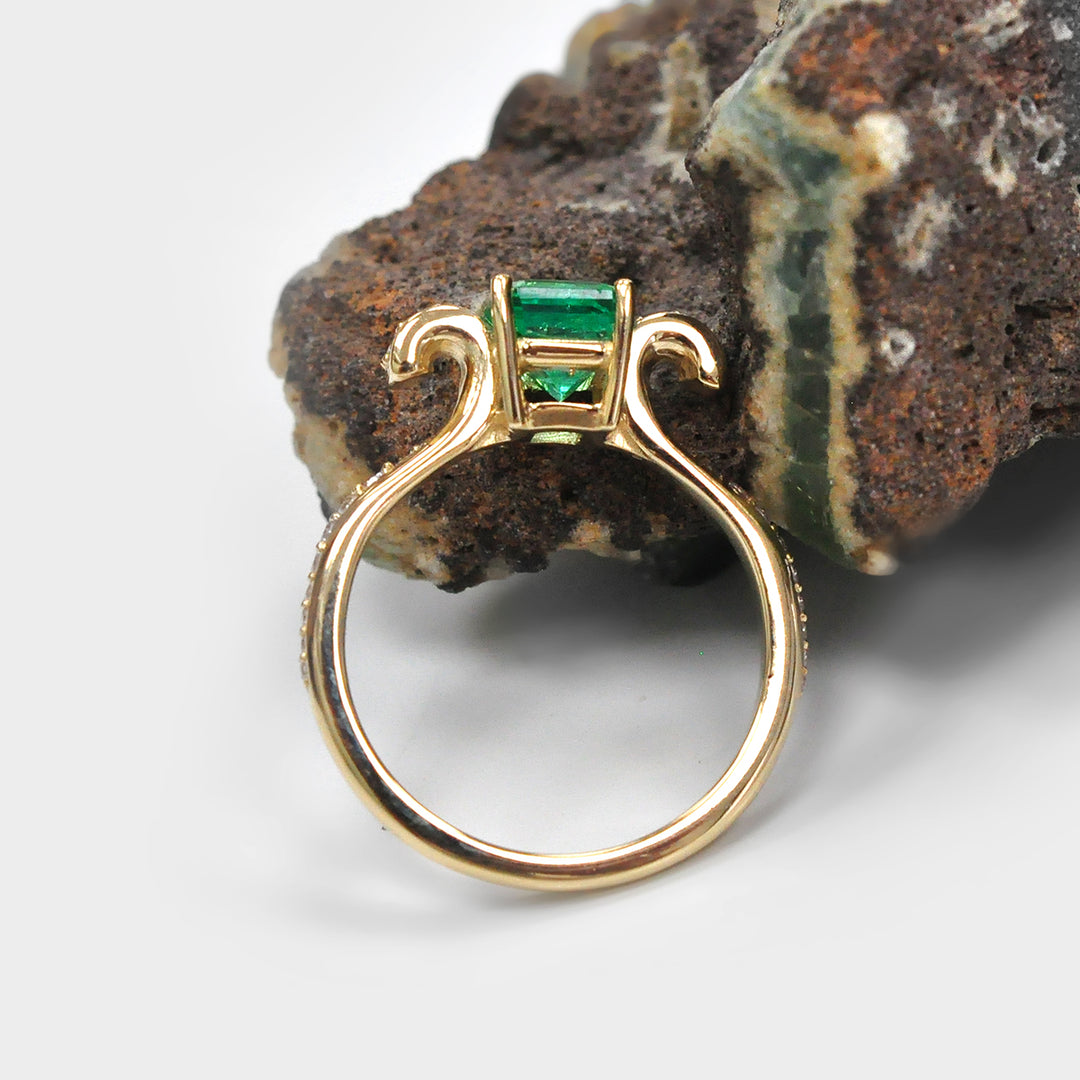 Green Emerald and Side Diamonds Ring