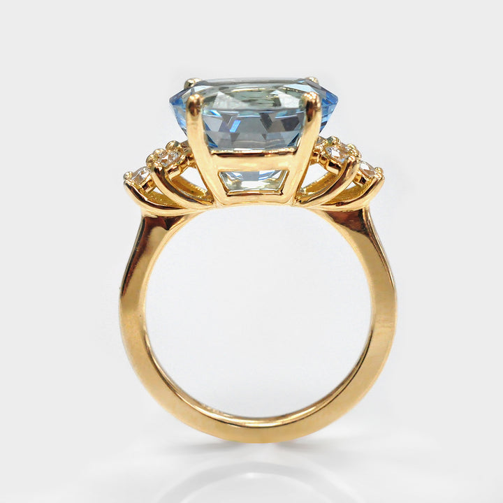 Top Quality Aquamarine and 6 Diamonds Statement Ring