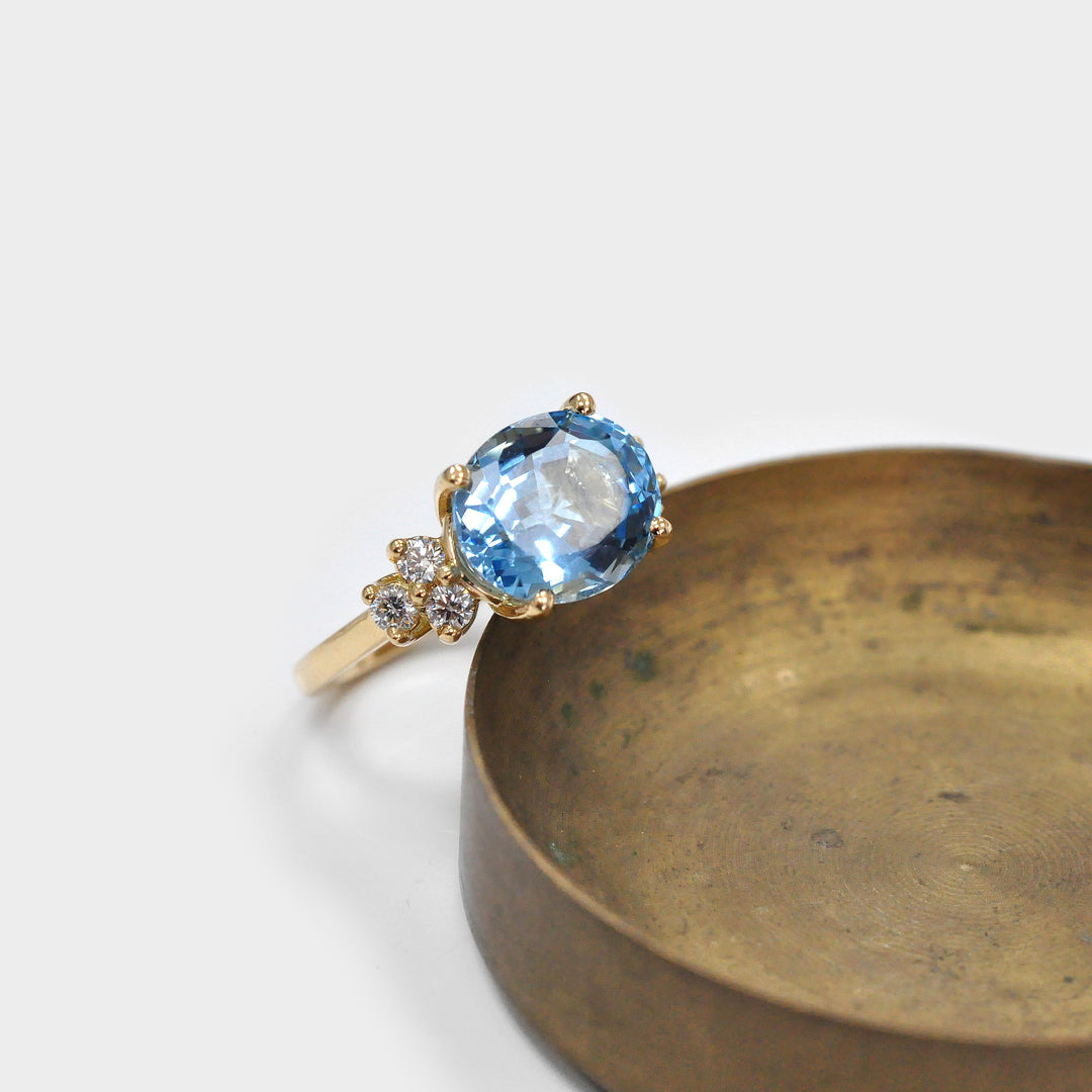 Top Quality Aquamarine and 6 Diamonds Statement Ring