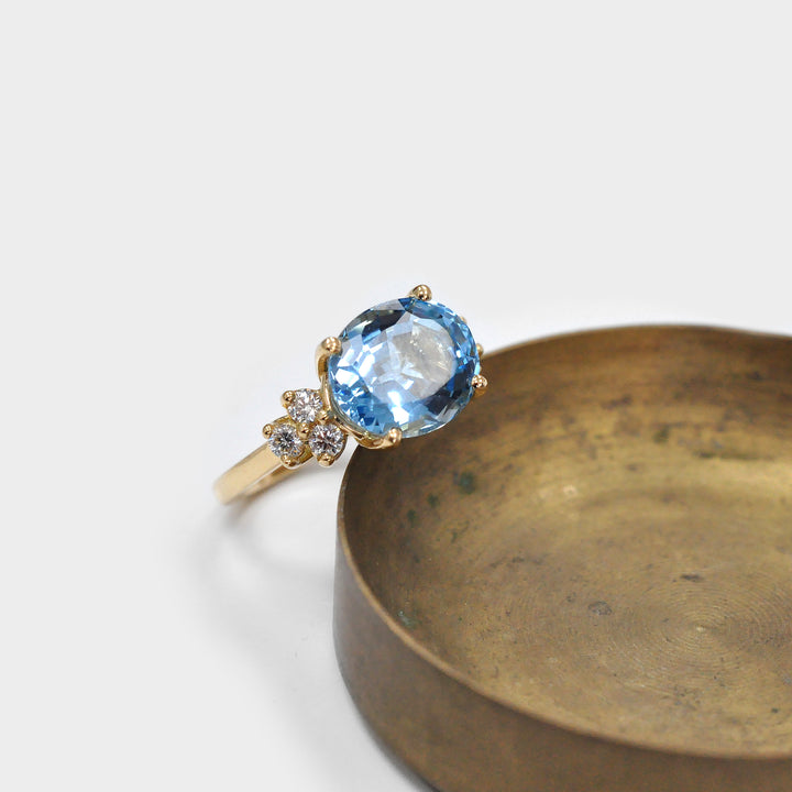 Top Quality Aquamarine and 6 Diamonds Statement Ring