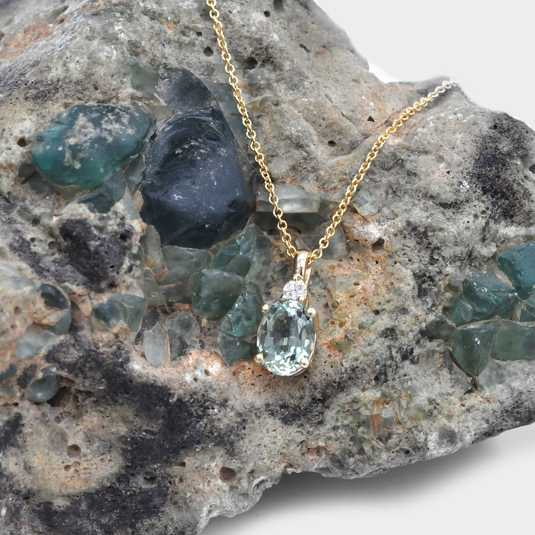 Aquamarine and Diamond Yellow gold pendant