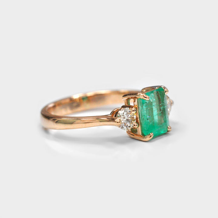 Green Emerald and Six Side Diamonds Rose Gold Ring
