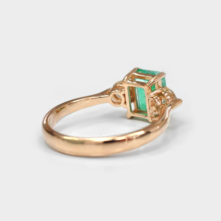 Green Emerald and Six Side Diamonds Rose Gold Ring