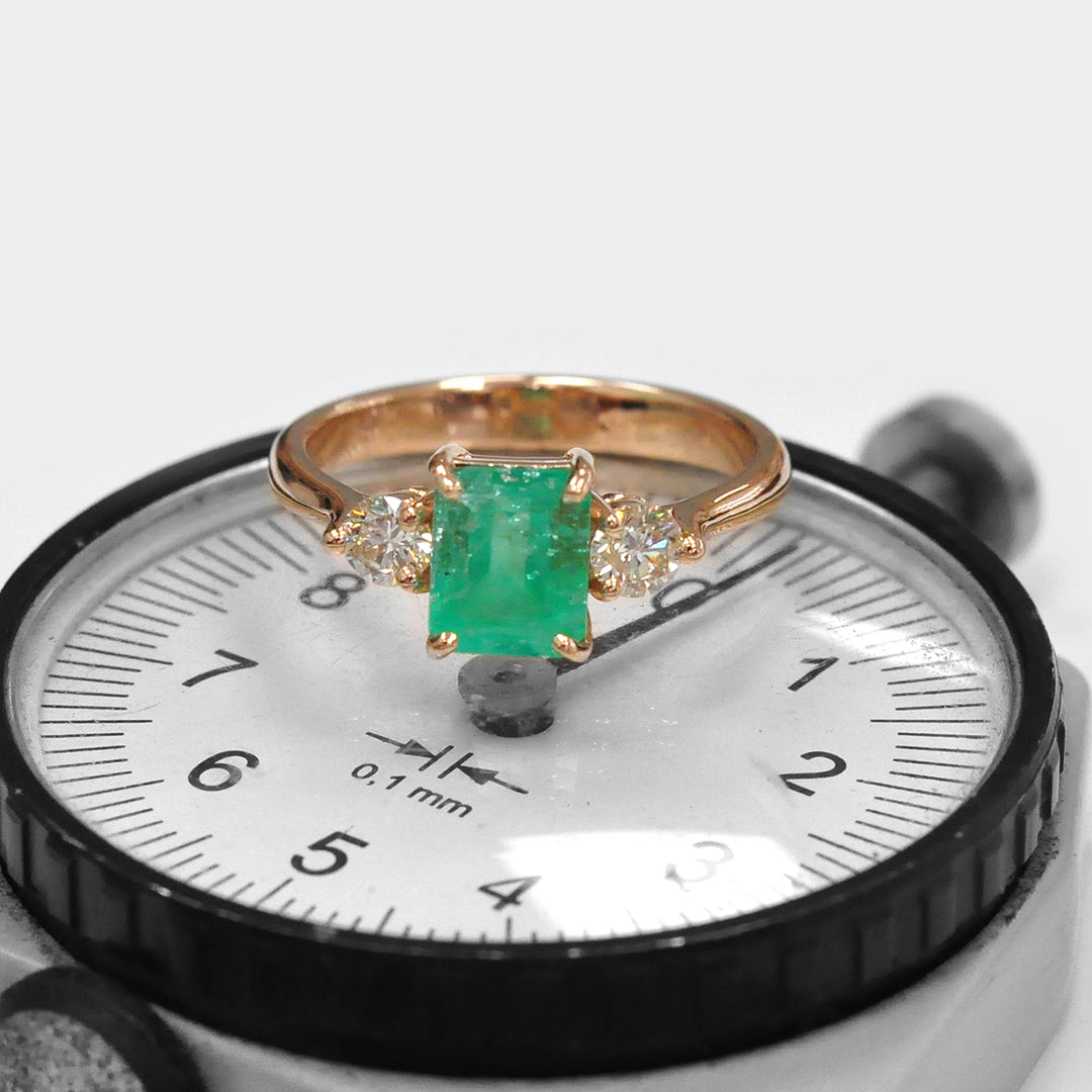 Green Emerald and Six Side Diamonds Rose Gold Ring