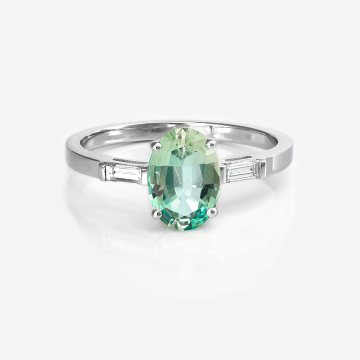 Green Aquamarine &amp; 2 baguette diamonds ring