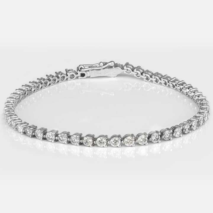 4.5ct diamonds  3 prongs setting tennis bracelet